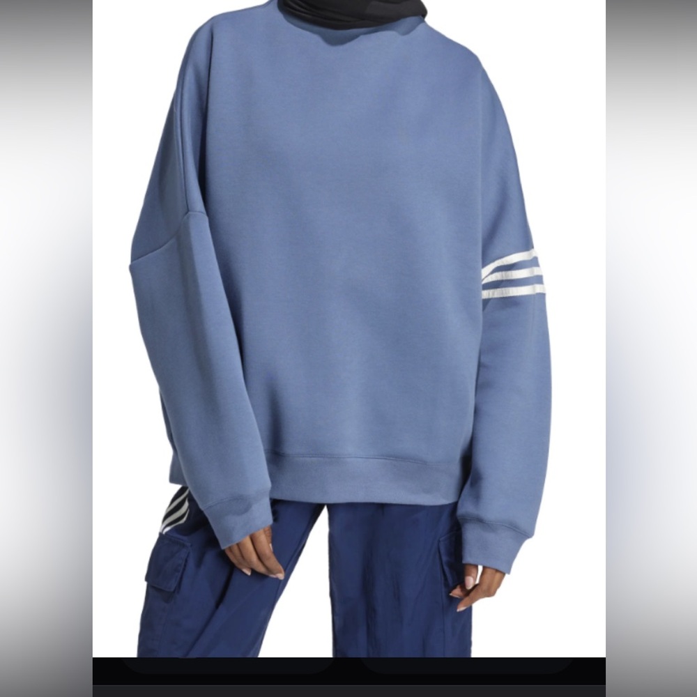 Adidas Women Neuclassics Oversized Mock Neck
Sweatshirt XL blue